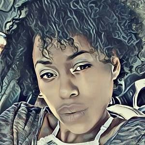 Meet your Posher, Estelle